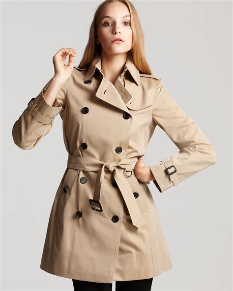 burberry kadın trençkot|Burberry trench coat women.